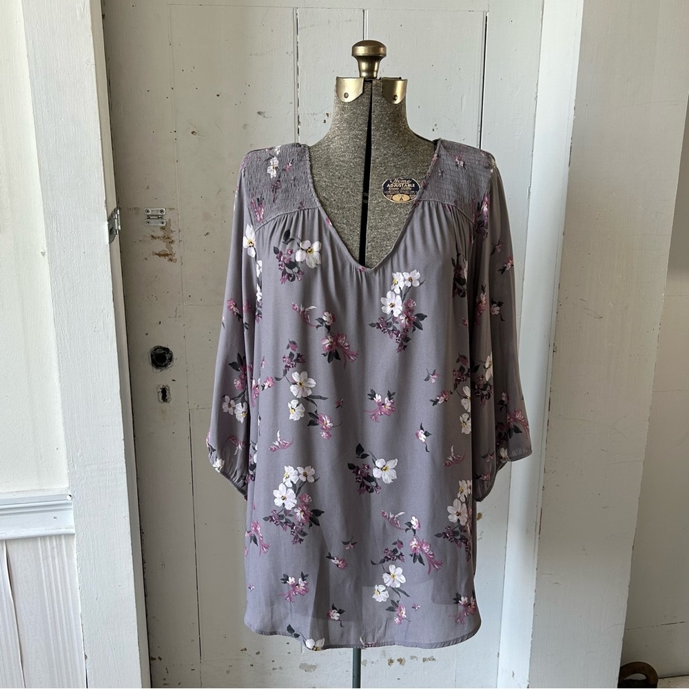 Torrid Grey Floral Crepe V-Neck Smocked Blouse Top Size 4